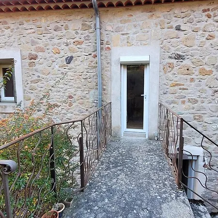 Maison Pierres Bois Feuilles *